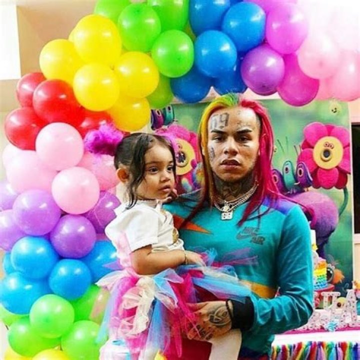 
Who is Sara Molina? 6ix9ine’s baby mama says gym attack was “embarrassing” for daughter 